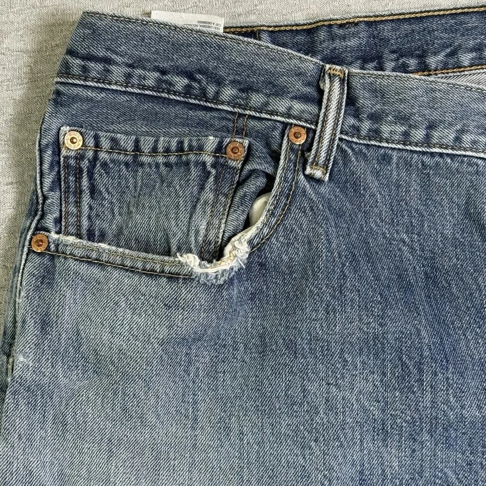 Levi's 501 Original Fit Men Jeans 44x32 Button Fly Straight Leg Light Wash Denim